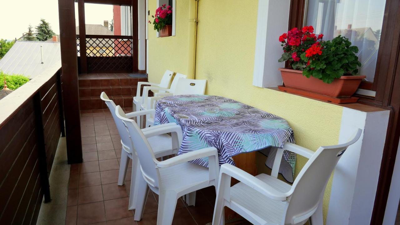 Papp Apartmanház Apartamento Vonyarcvashegy Exterior foto