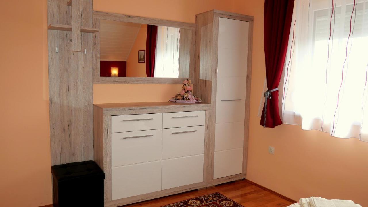 Papp Apartmanház Apartamento Vonyarcvashegy Exterior foto